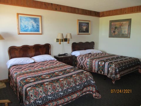 Sundown Motor Lodge Motel in Ozark Mountains