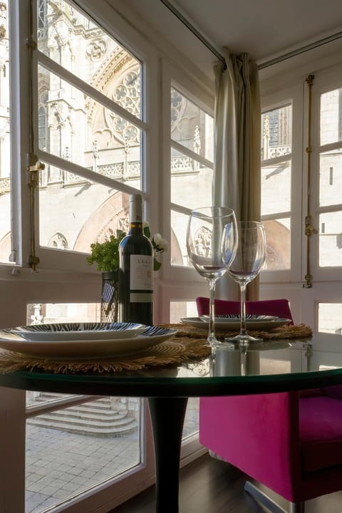 Dining area, Landmark view