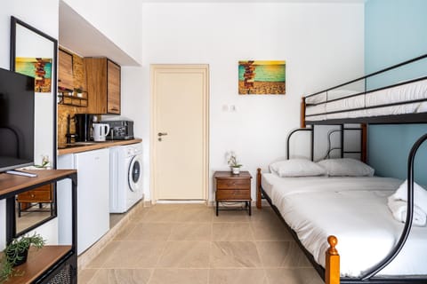 Bed, TV and multimedia, Kitchen or kitchenette, Bedroom, bunk bed, towels, washing machine, air conditioner