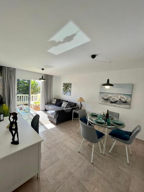 Balcony/Terrace, Living room, Photo of the whole room, Seating area, Dining area
