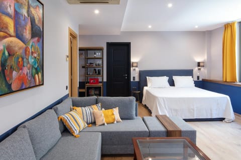 Photo of the whole room, Bedroom