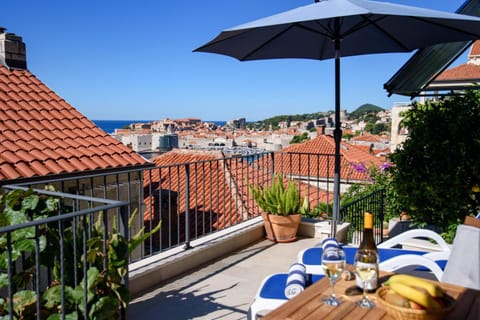 Patio, Patio, Nearby landmark, Balcony/Terrace, Balcony/Terrace, Food and drinks, Food and drinks, Autumn, City view, City view, Landmark view, Landmark view, Sea view, Sea view, Alcoholic drinks, Alcoholic drinks, Location, sunbed