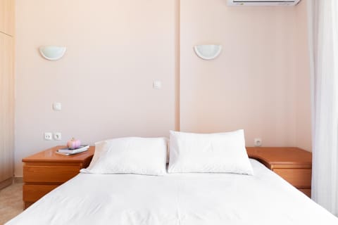 Bed, Bedroom, internet, air conditioner