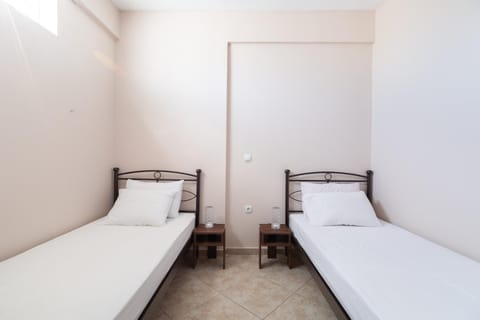 Bed, Photo of the whole room, Bedroom, internet