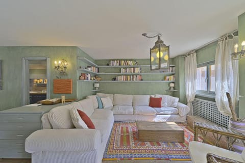 Communal lounge/ TV room, Living room