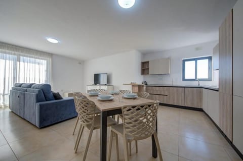 Living room, Dining area, kitchen