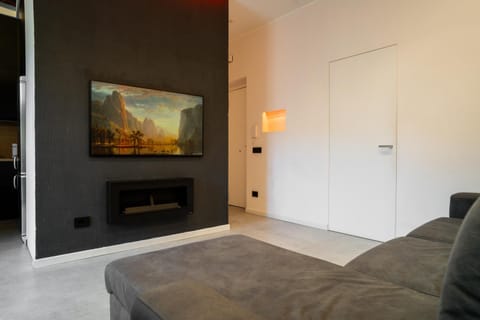 Communal lounge/ TV room, TV and multimedia, Living room, Seating area, Evening entertainment
