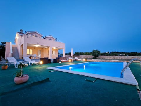 Night, Pool view, Swimming pool, sunbed