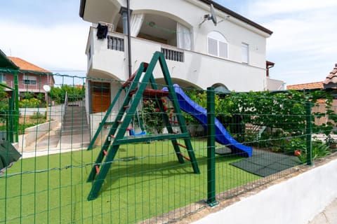 Location, children, Family