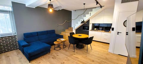 Kitchen or kitchenette, Seating area