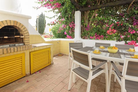 Patio, BBQ facilities