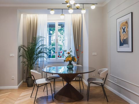 Living room, Seating area, Dining area