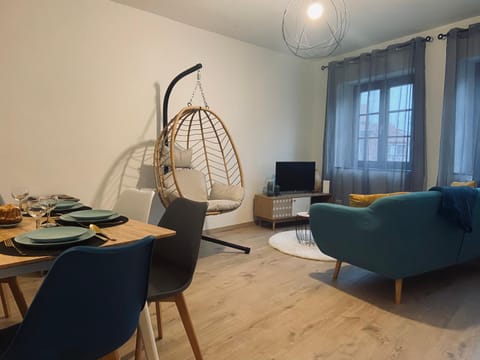 TV and multimedia, Living room, Dining area