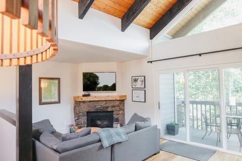 Chillside Chalet Modern West Vail Townhouse! House in Vail