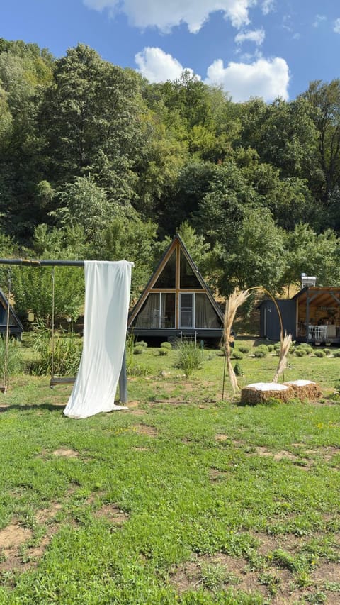 Cabane A-Frame Svinița House in Serbia