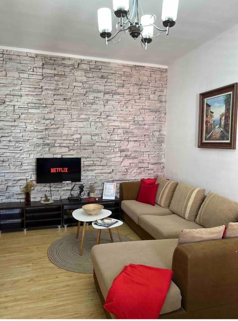 TV and multimedia, Living room, Seating area, Evening entertainment