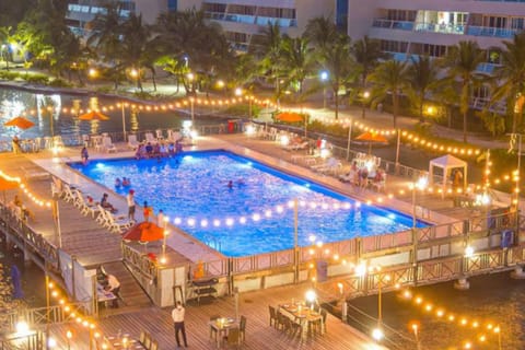 Swimming pool