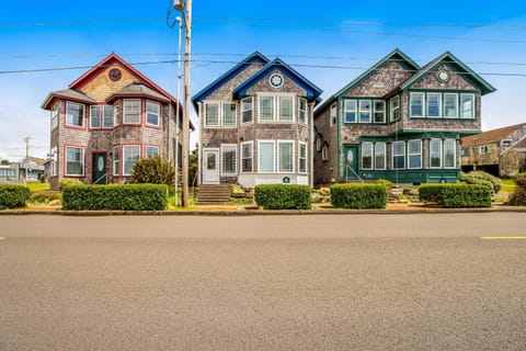 Applegate House House in Newport