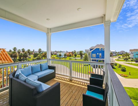 Neighbourhood, Balcony/Terrace, Seating area, furniture