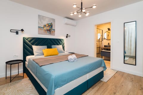 Bed, Bedroom, furniture, furniture, safe
