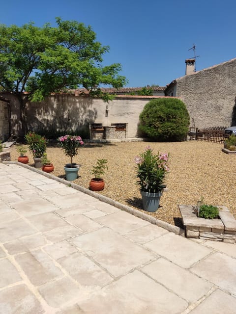 Ardèche les cigales, studio laurier Apartment in Grospierres
