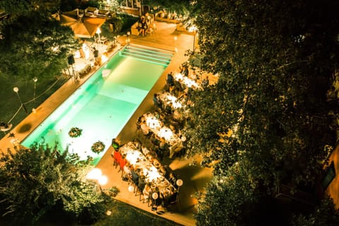 Restaurant/places to eat, Swimming pool