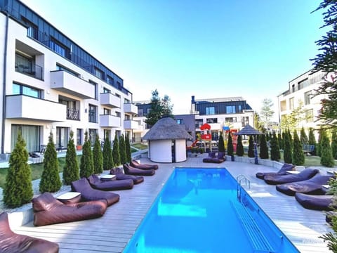 Swimming pool, Swimming pool