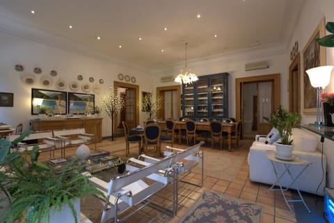 Living room, Breakfast