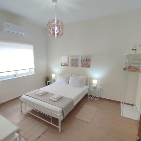 Bed, Photo of the whole room, Bedroom, air conditioner