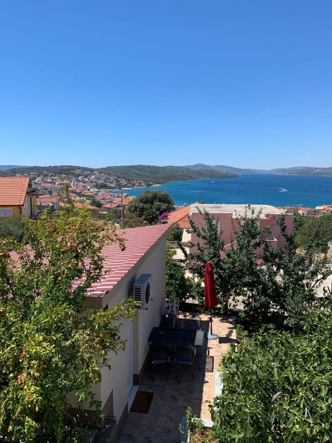 Property building, Day, Neighbourhood, Balcony/Terrace, Sea view