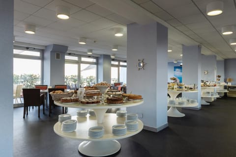 Restaurant/places to eat, Food and drinks, Food