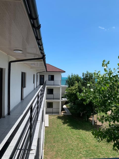Property building, Day, Garden, Balcony/Terrace, Garden view