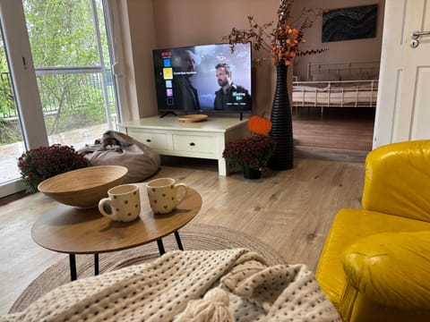 Communal lounge/ TV room, TV and multimedia, Living room, Evening entertainment