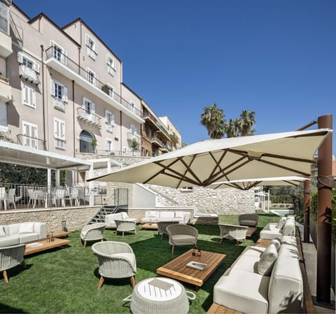 Property building, Restaurant/places to eat, Garden, Lounge or bar, Garden view