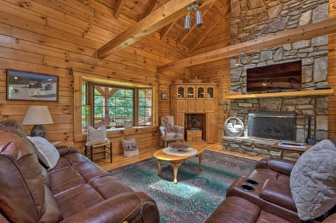 Pet-Friendly Canton Cabin with Porch and Grill! Cabin in Buncombe County