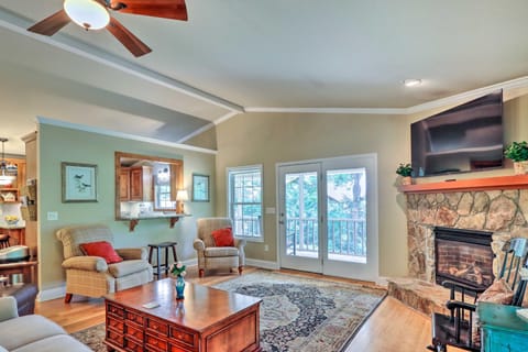 Lake Chatuge Retreat with Dock and Mtn Views! House in Tennessee