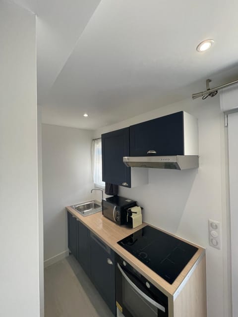 Studio en bas de villa avec piscine proche bord de mer Apartment in Cagnes-sur-Mer