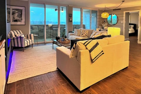 Relax and Recharge Lake Hamilton Condo with Pool Apartment in Rockwell