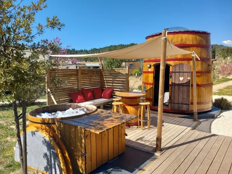 Property building, Patio, Hot Tub, Seating area
