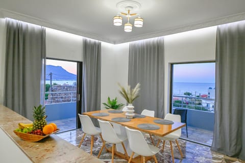 View (from property/room), Balcony/Terrace, Dining area, Sea view