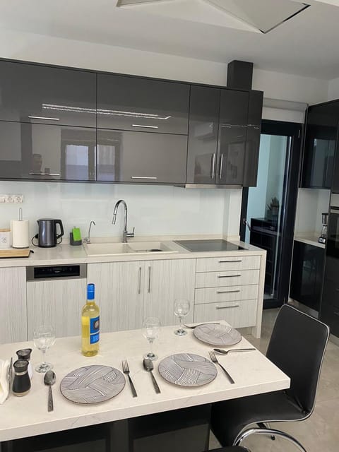 Ivory Style Maisonette near Downtown Villa in Heraklion