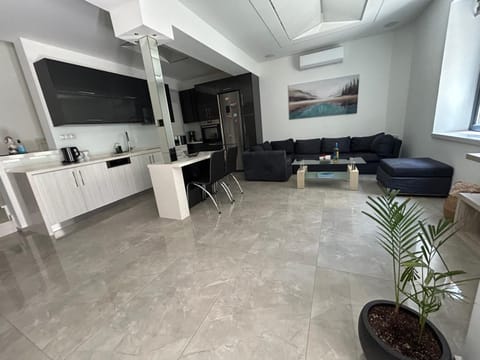 Ivory Style Maisonette near Downtown Villa in Heraklion