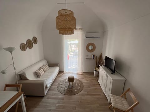 Communal lounge/ TV room, TV and multimedia, Living room, Photo of the whole room, Seating area, Dining area