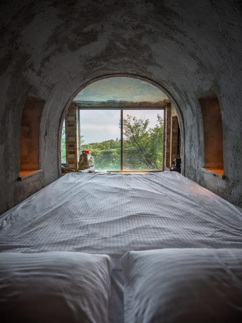 Bed, Natural landscape, Photo of the whole room, Bedroom