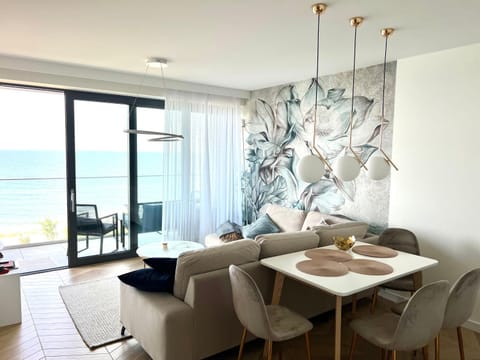 Apartament Golden View Rewal Klifowa 5 Przy plaży, Widok na morze, Basen, Sauna, Siłownia Apartment in West Pomeranian Voivodeship, Poland