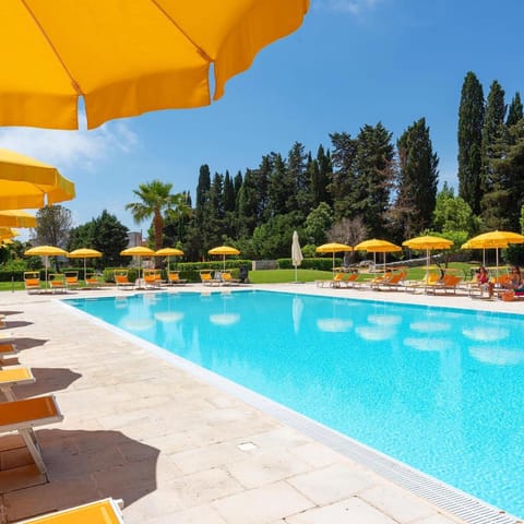 Day, Pool view, Swimming pool, sunbed