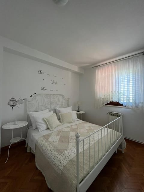 Apartment with swimming pool Apartment in Dubrovnik-Neretva County