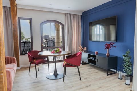 TV and multimedia, Living room, Seating area