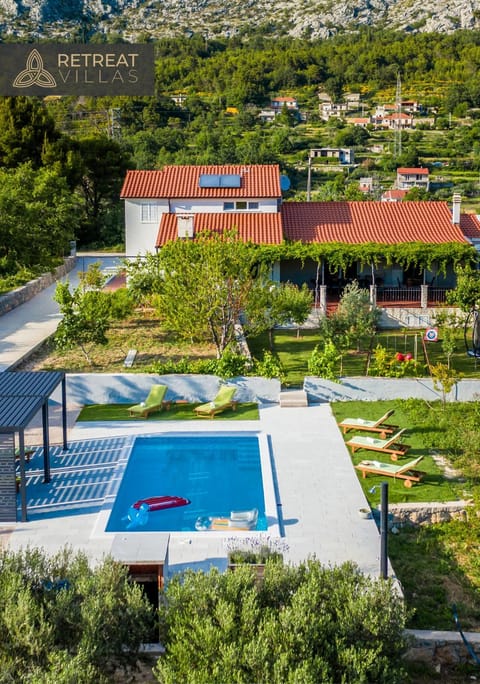 Property building, Balcony/Terrace, Swimming pool