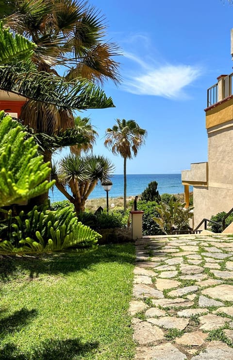 Property building, Day, Natural landscape, Garden, Garden view, Sea view